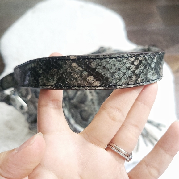 Aimee Kestenberg Snakeskin Patent Leather Chain Fringe Purse Y2K Shoulde… - Picture 8 of 16